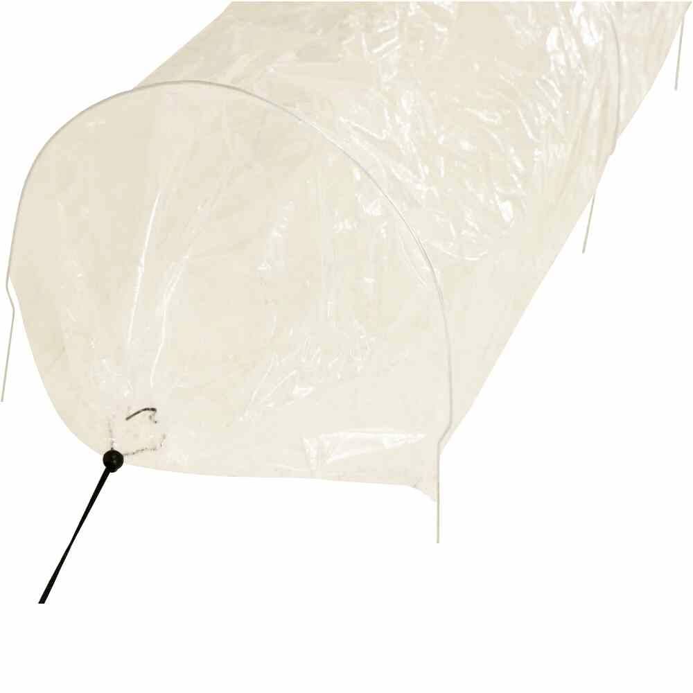 Ein transparenter Pflanztunnel aus Kunststoff, der für den Schutz und das Wachstum von Pflanzen im Freien verwendet wird.