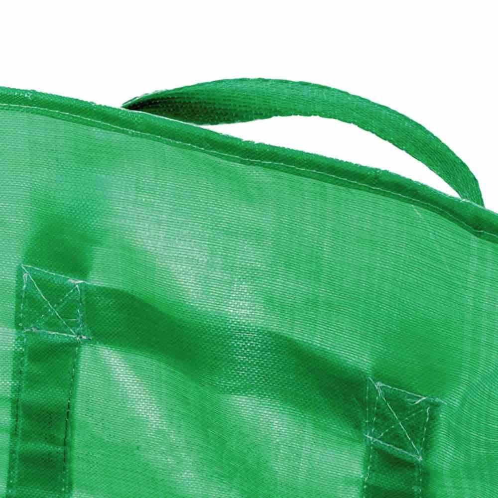 Grüne Mehrwegtasche aus Stoff, Nahaufnahme einer Ecke mit genähten Nähten und Griffen, zeigt die Struktur und Materialbeschaffenheit.
