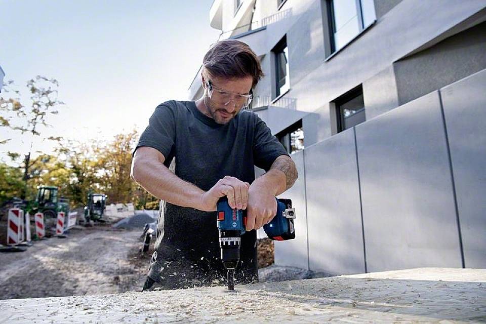 Bosch Professional GSB 18V-45 06019K3302 Akku-Bohrschrauber 18 V 2.0 Ah Li-Ion inkl. 2. Akku, inkl. Ladegerät, inkl. Koffer