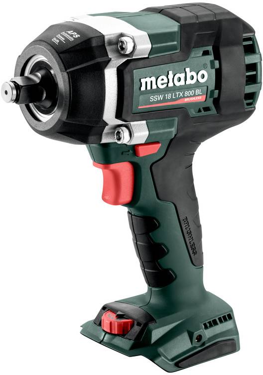 Ein Akkuschrauber von Metabo mit grün-schwarzem Gehäuse, roter Taste und Drehmomentverstellung, steht aufrechter Position.