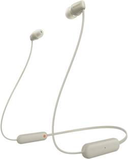 Kabellose In-Ear-Kopfhörer in Beige mit Verbindungskabel zwischen den Ohrstücken. Links befindet sich ein kleines rotes Licht.