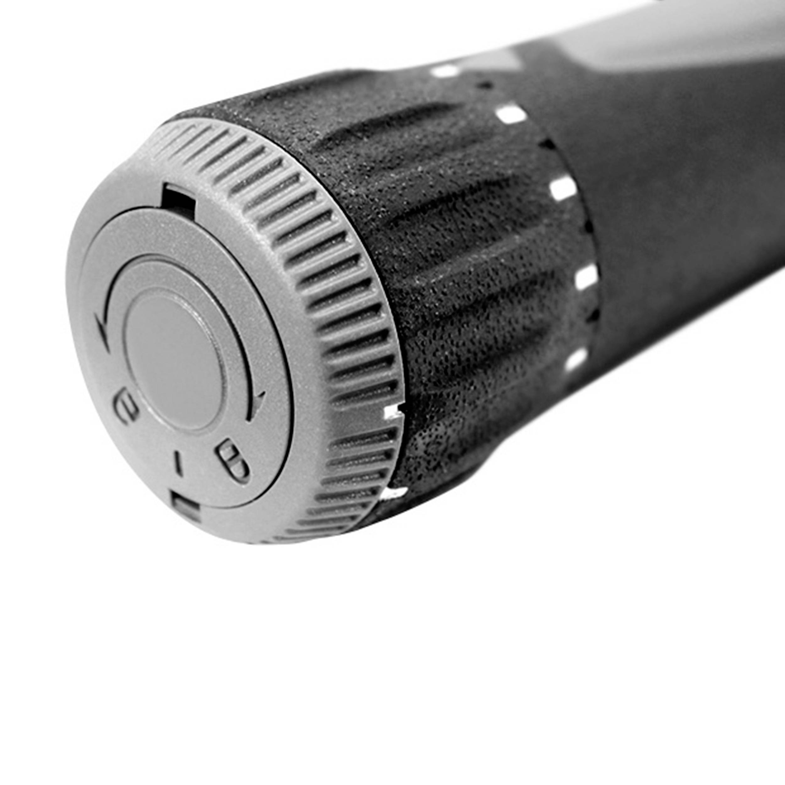 Nahaufnahme eines schwarzen Drehknopfs mit Skala zur Einstellung, vermutlich für technisches oder elektronisches Gerät.