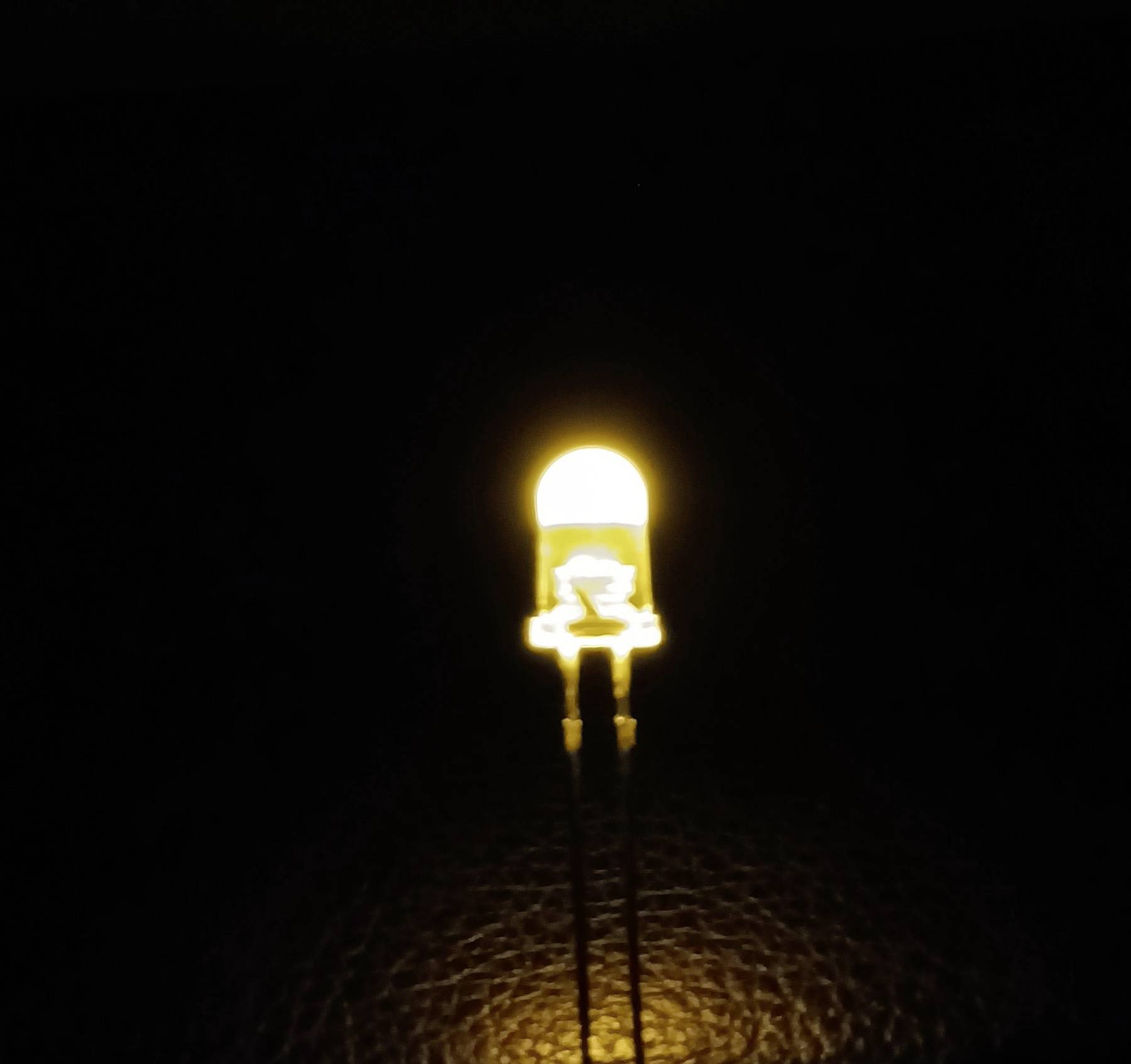 TRU COMPONENTS LED bedrahtet Gelb Rund 5mm 3000 mcd 100° 20mA 2.1V