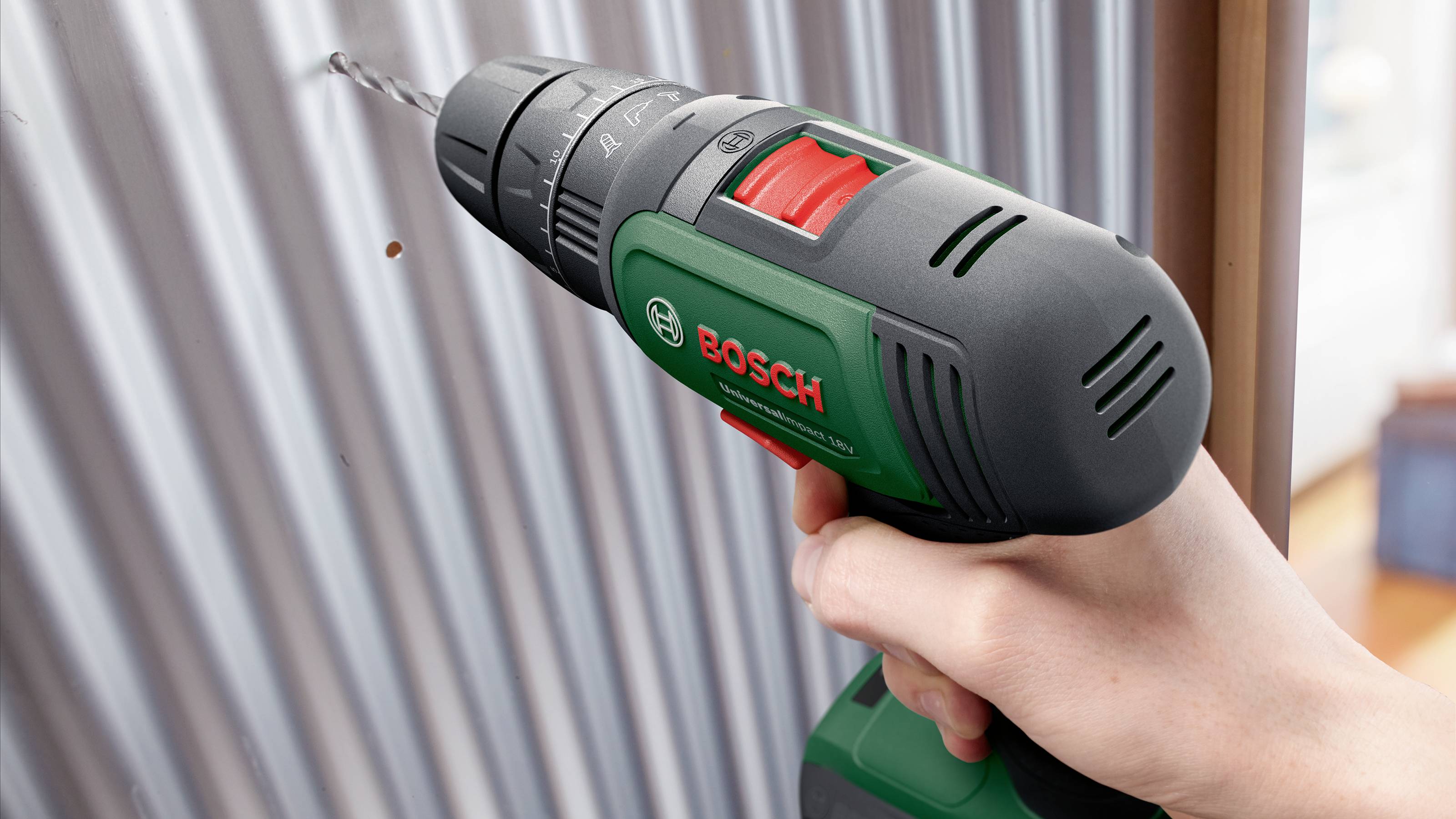 Bosch Home and Garden Universal Impact 18V -Akku-Schlagbohrmaschine inkl. Ladegerät, inkl. Koffer