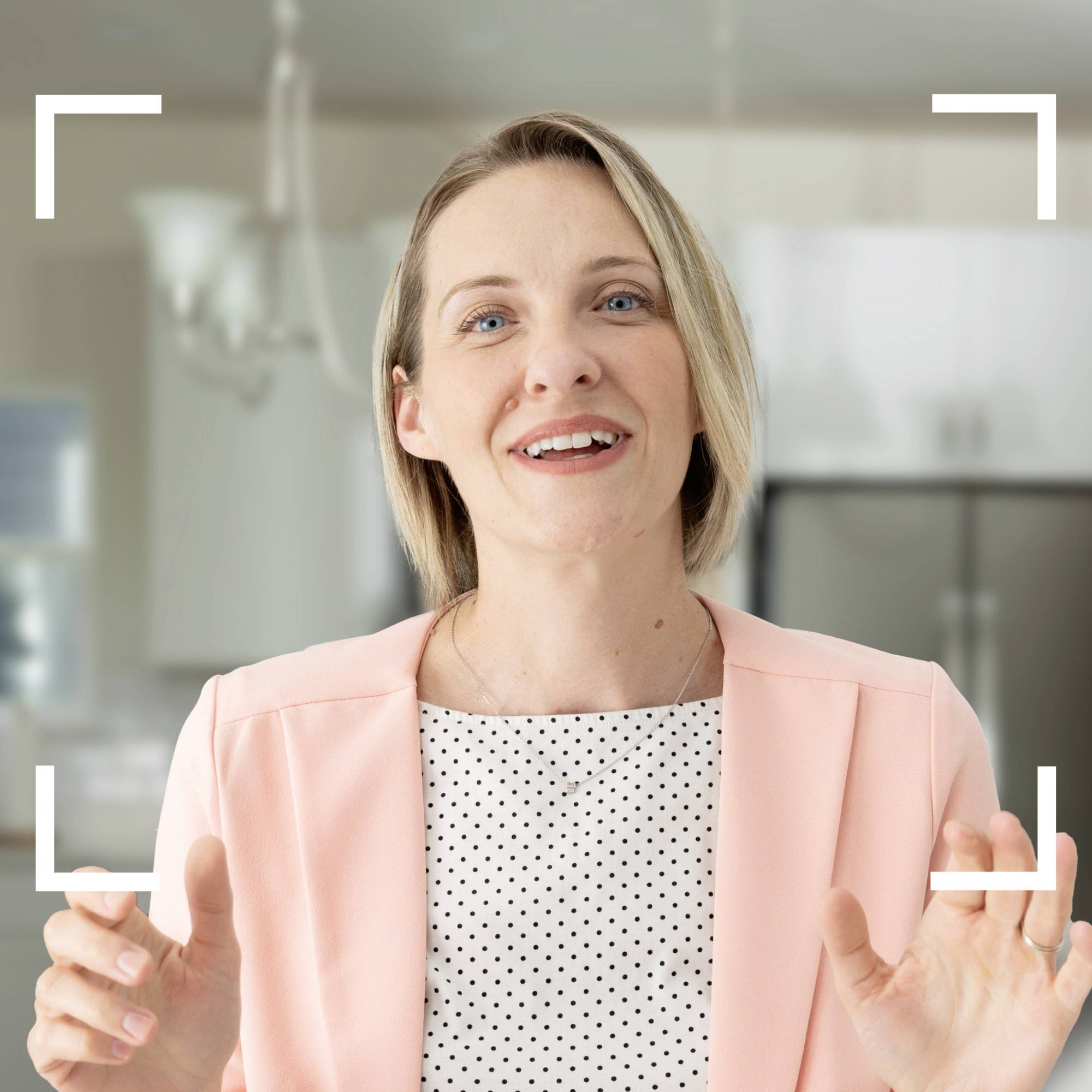 Logitech Brio 500 Full HD-Webcam Klemm-Halterung, Stereo-Mikrofon, Integrierte Abdeckblende