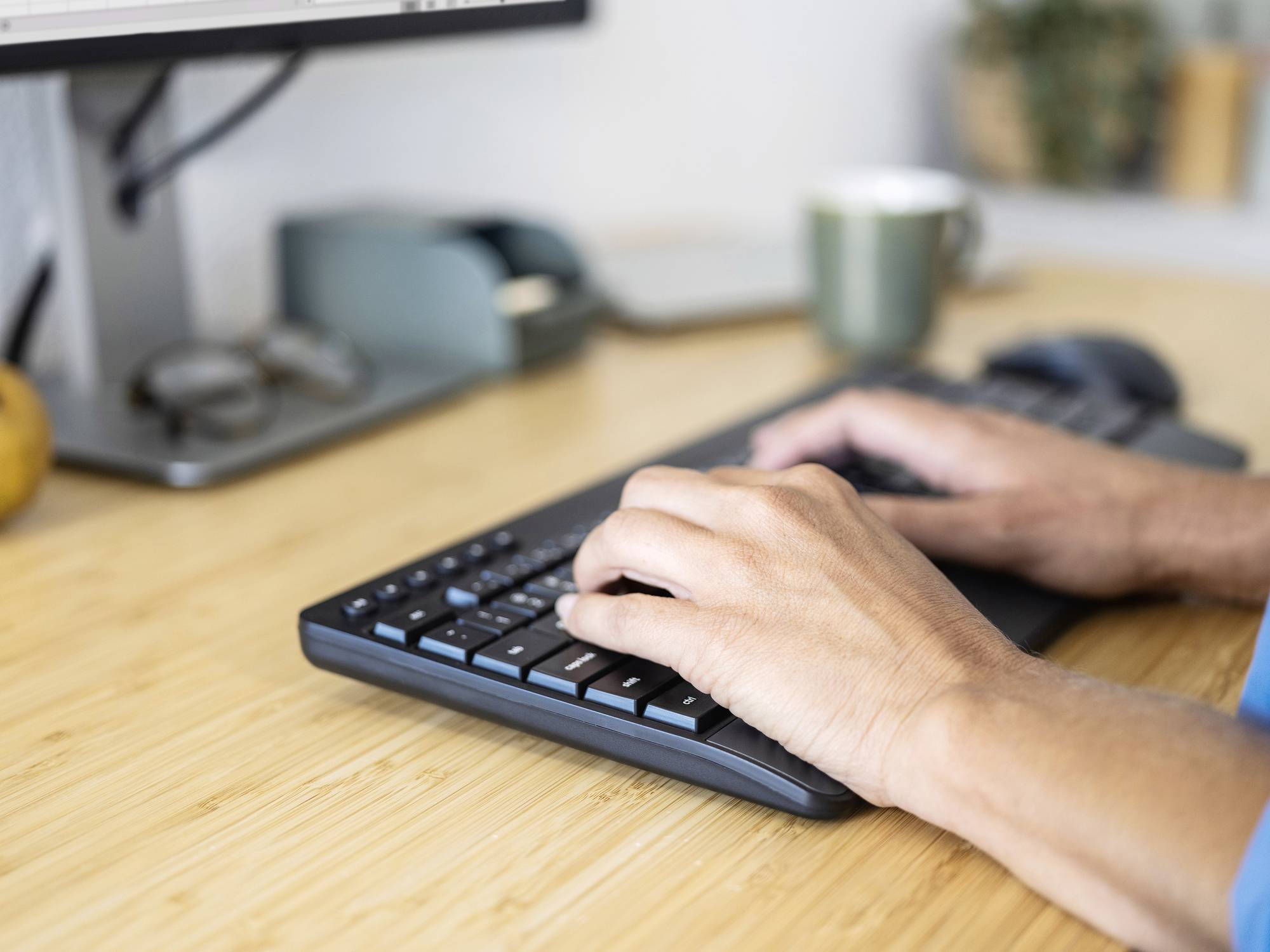 Trust Trezo Comfort Eco Funk Tastatur, Maus-Set Spritzwassergeschützt Deutsch, QWERTZ Schwarz