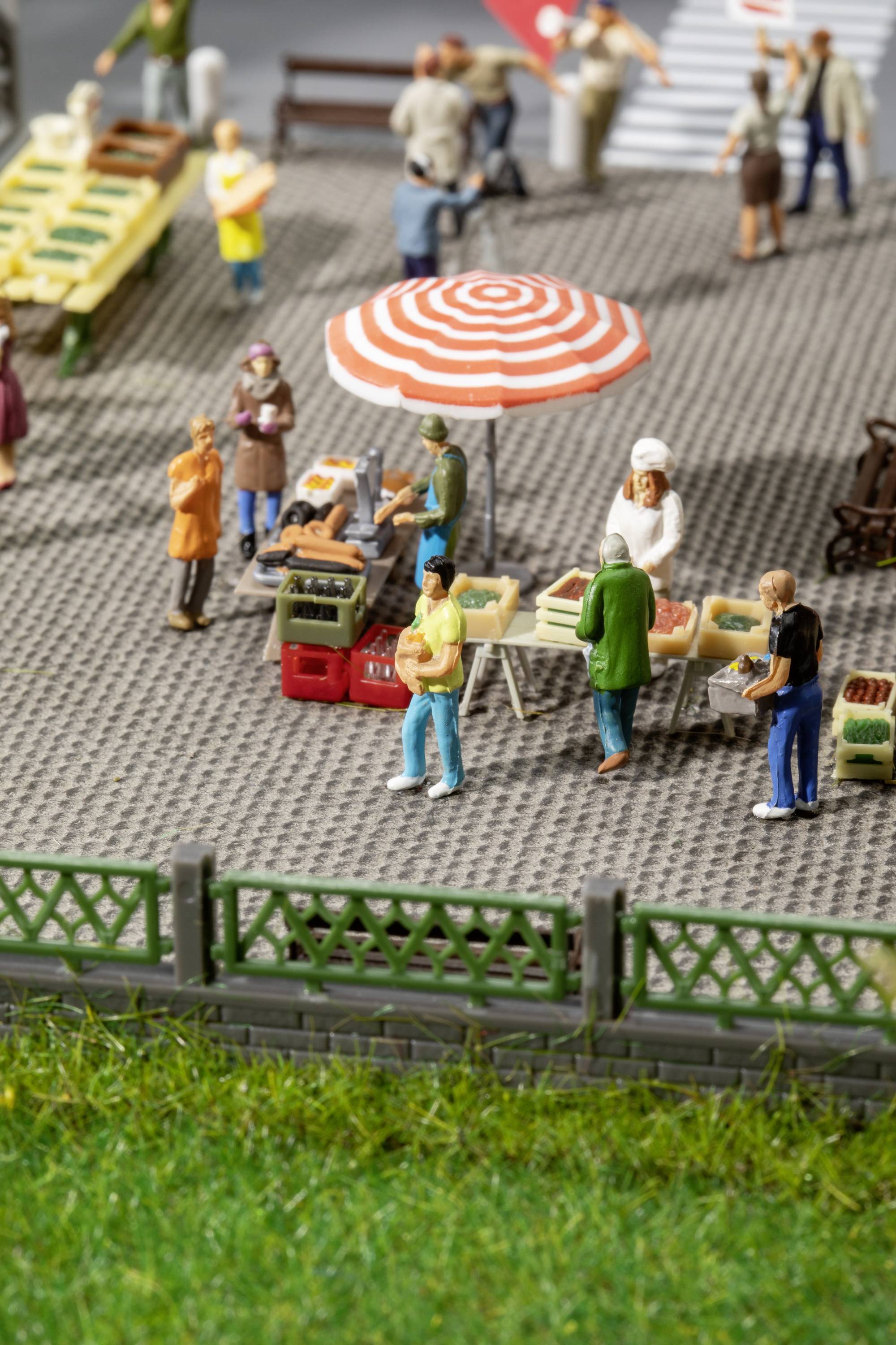 Faller H0 Wochenmarkt II Bemalt, Stehend