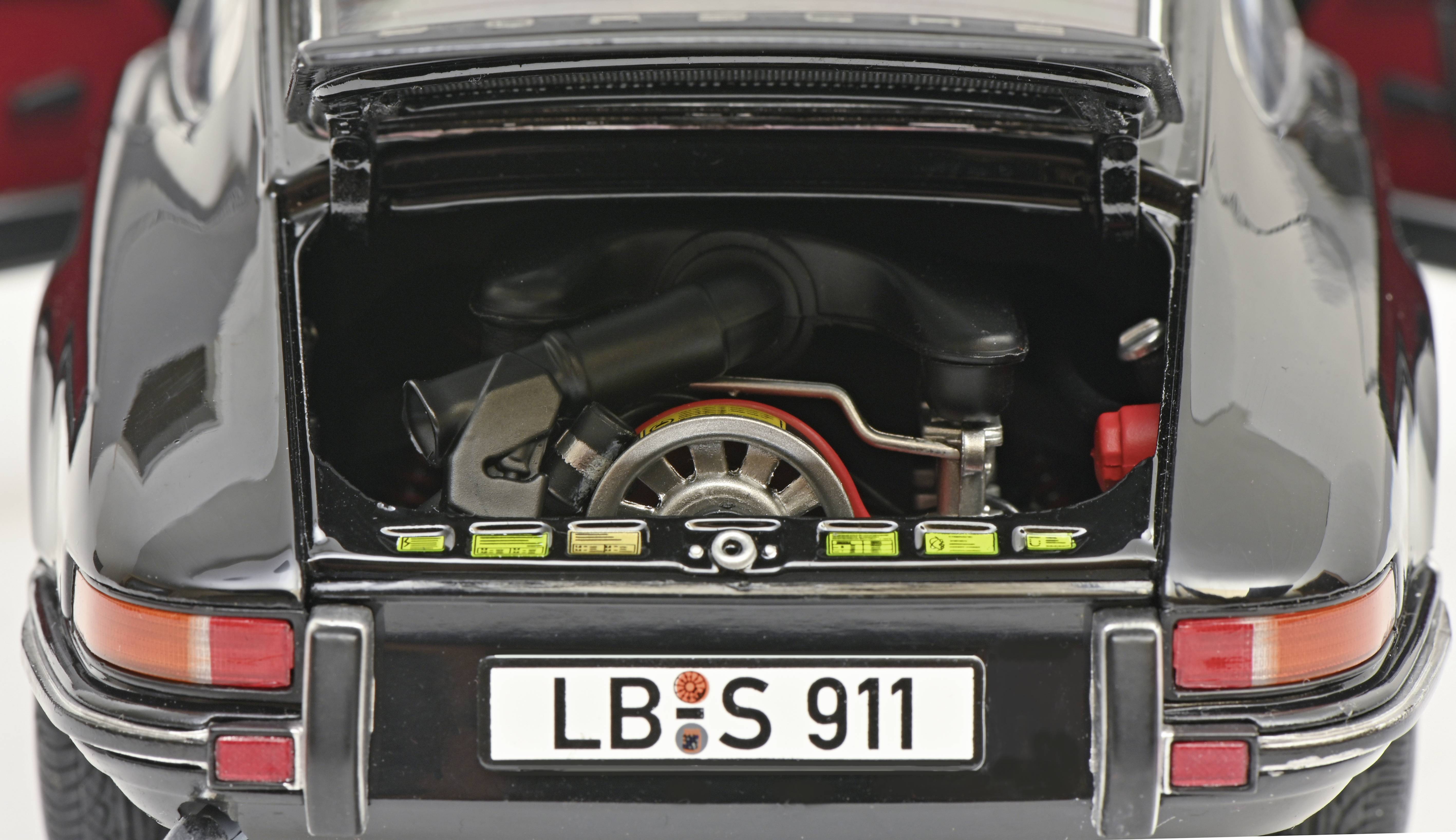 Schuco Porsche 911 S Coupé 1:18 Modellauto