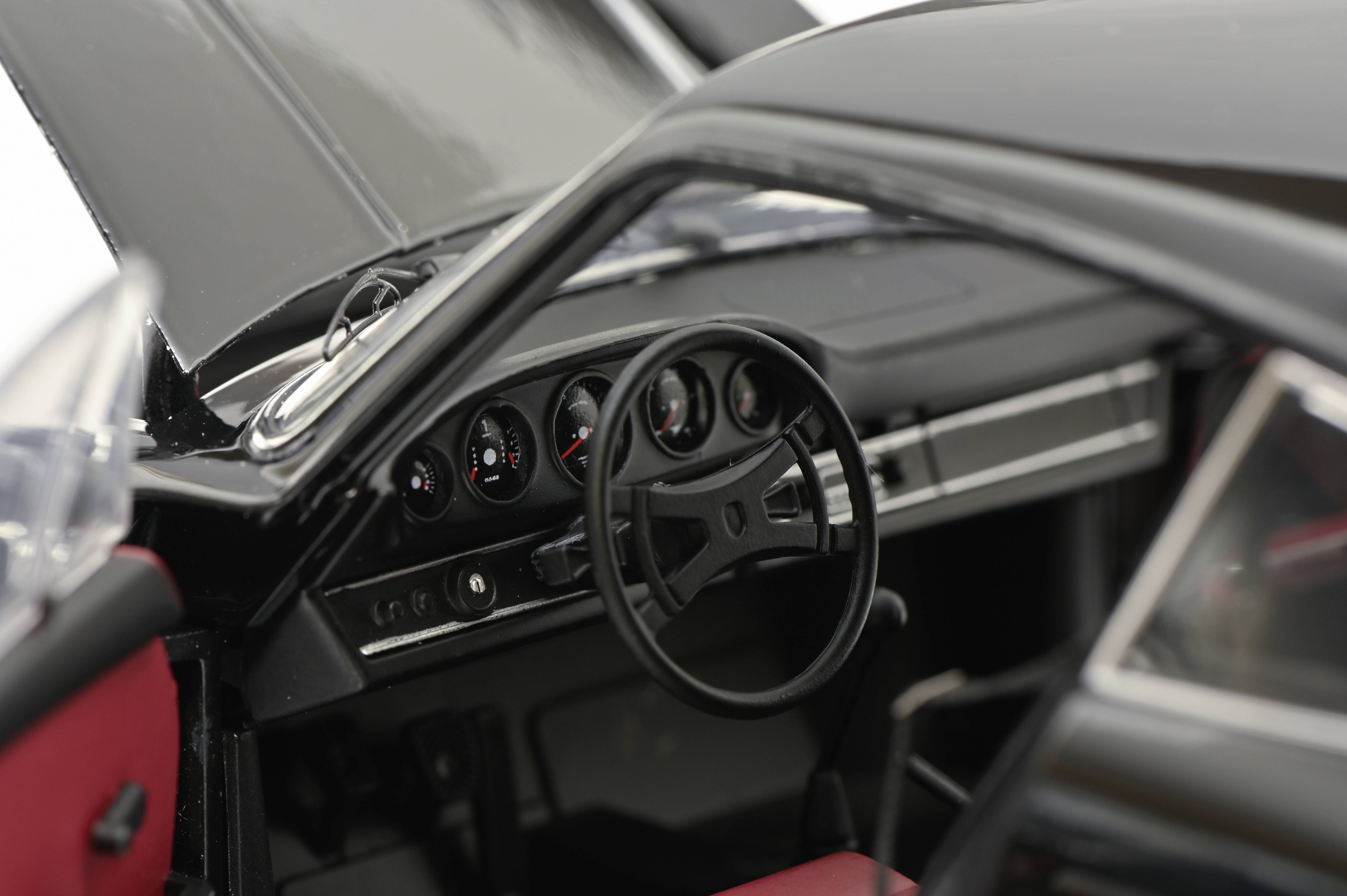 Schuco Porsche 911 S Coupé 1:18 Modellauto