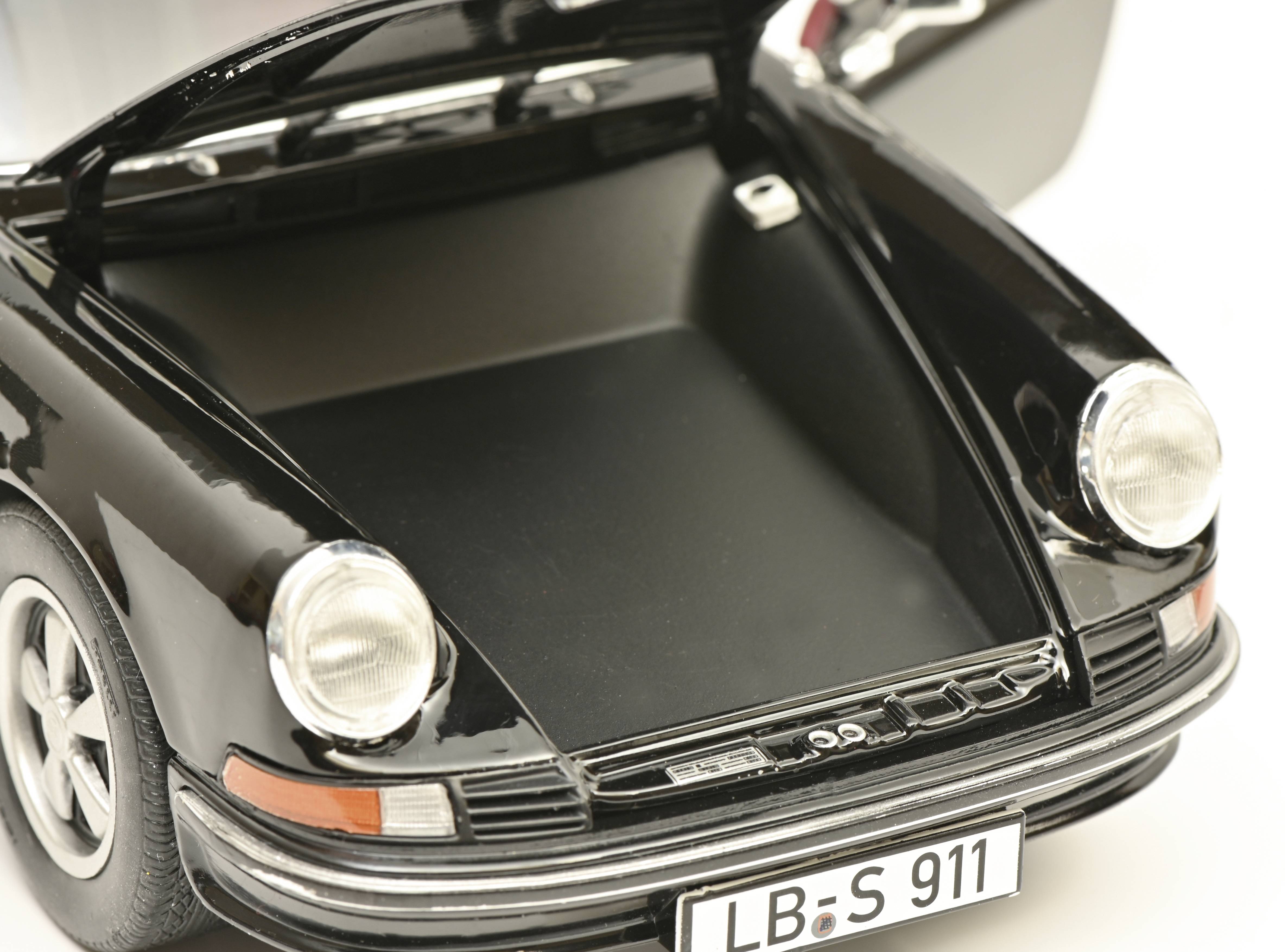 Schuco Porsche 911 S Coupé 1:18 Modellauto