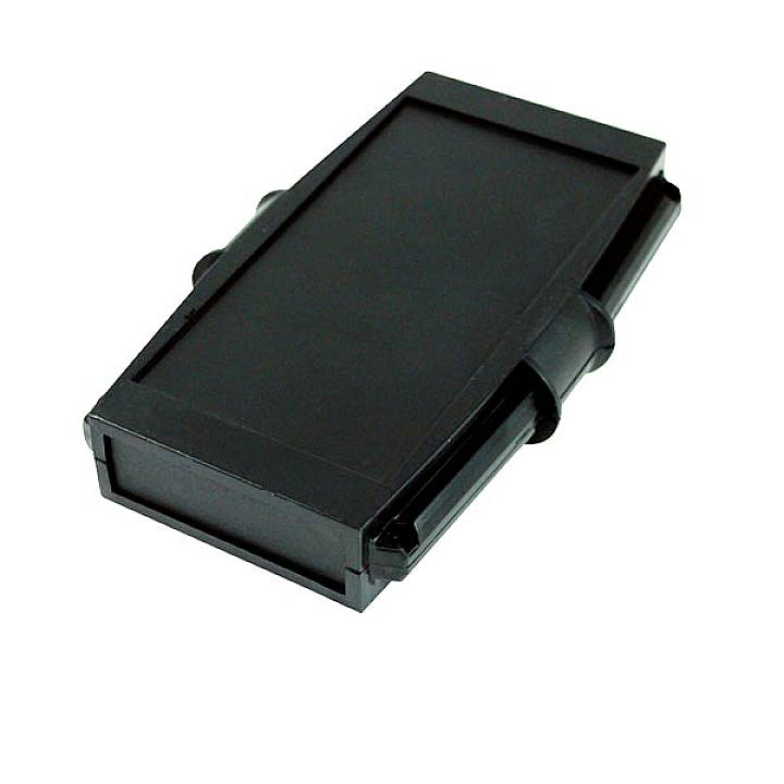 Ein rechteckiges, schwarzes Kunststoffgerät mit einem Deckel, das wie ein Batteriegehäuse aussieht. Keine offensichtlichen Markierungen.