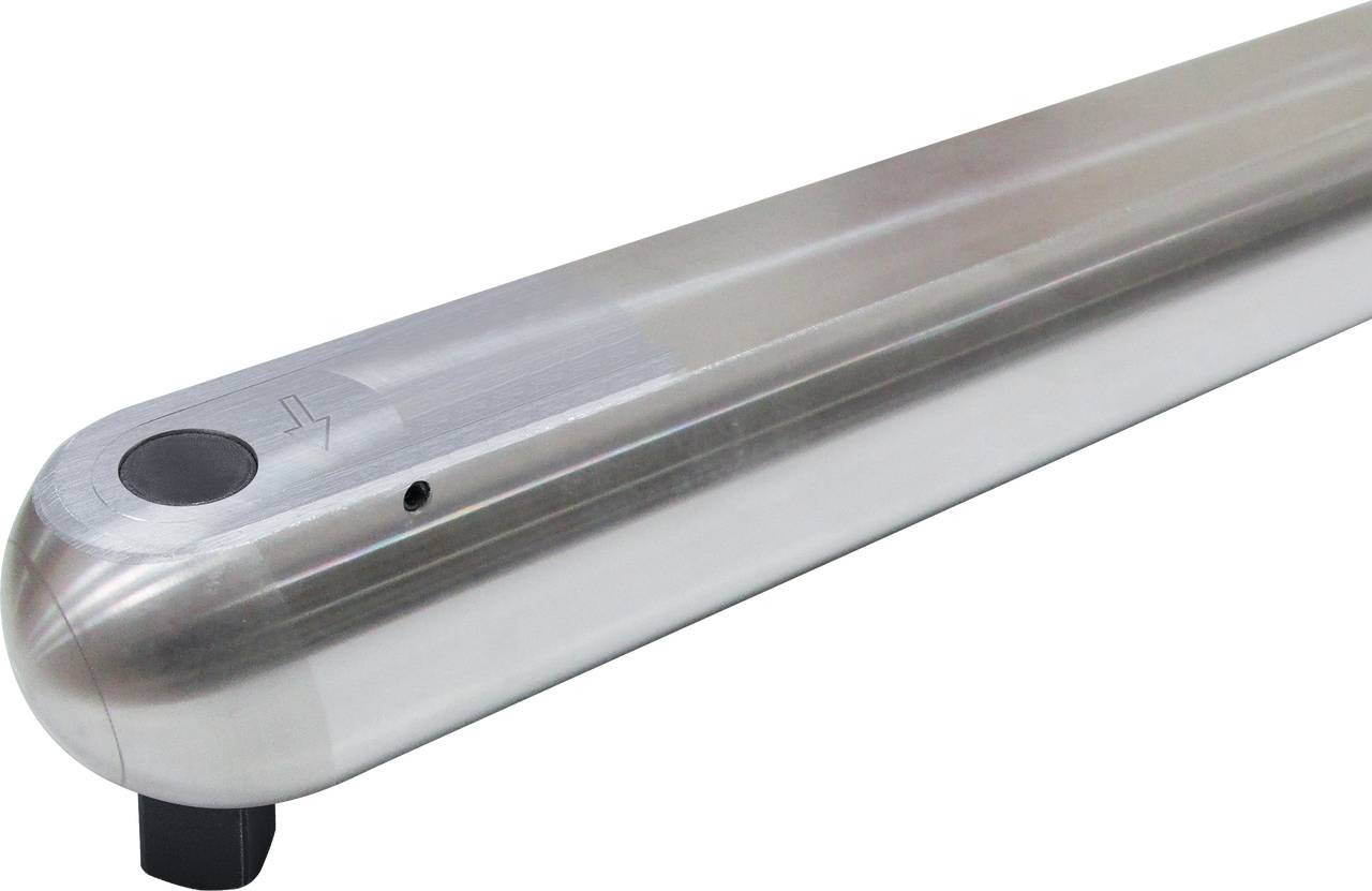 Metallzylinder mit abgerundeter Spitze und schwarzem Knopf. Hochwertiges Material, möglicherweise für technische Anwendungen.