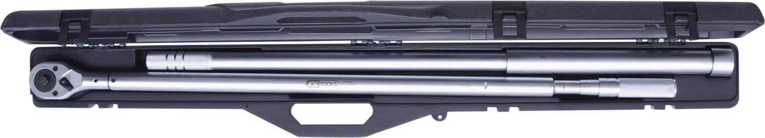 Ein silberner Drehmomentschlüssel in einer offenen schwarzen Aufbewahrungsbox.