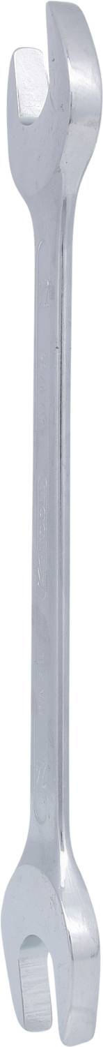 Ein silberner Doppelmaulschlüssel, aufrecht stehend.