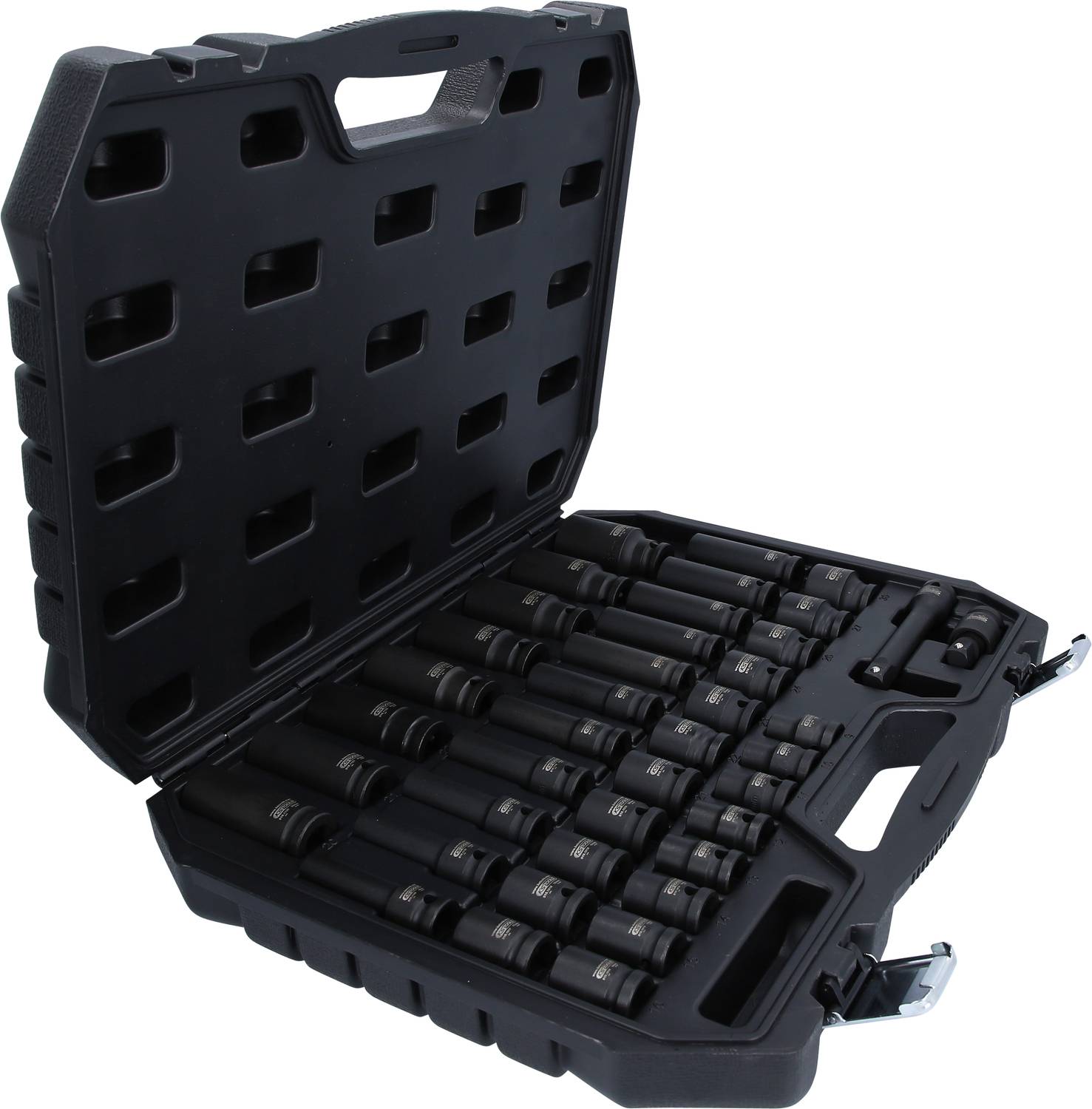 Schwarzer Koffer mit verschiedenen Steckschlüsseln. Der Koffer ist geöffnet, die Werkzeuge sind sauber angeordnet.