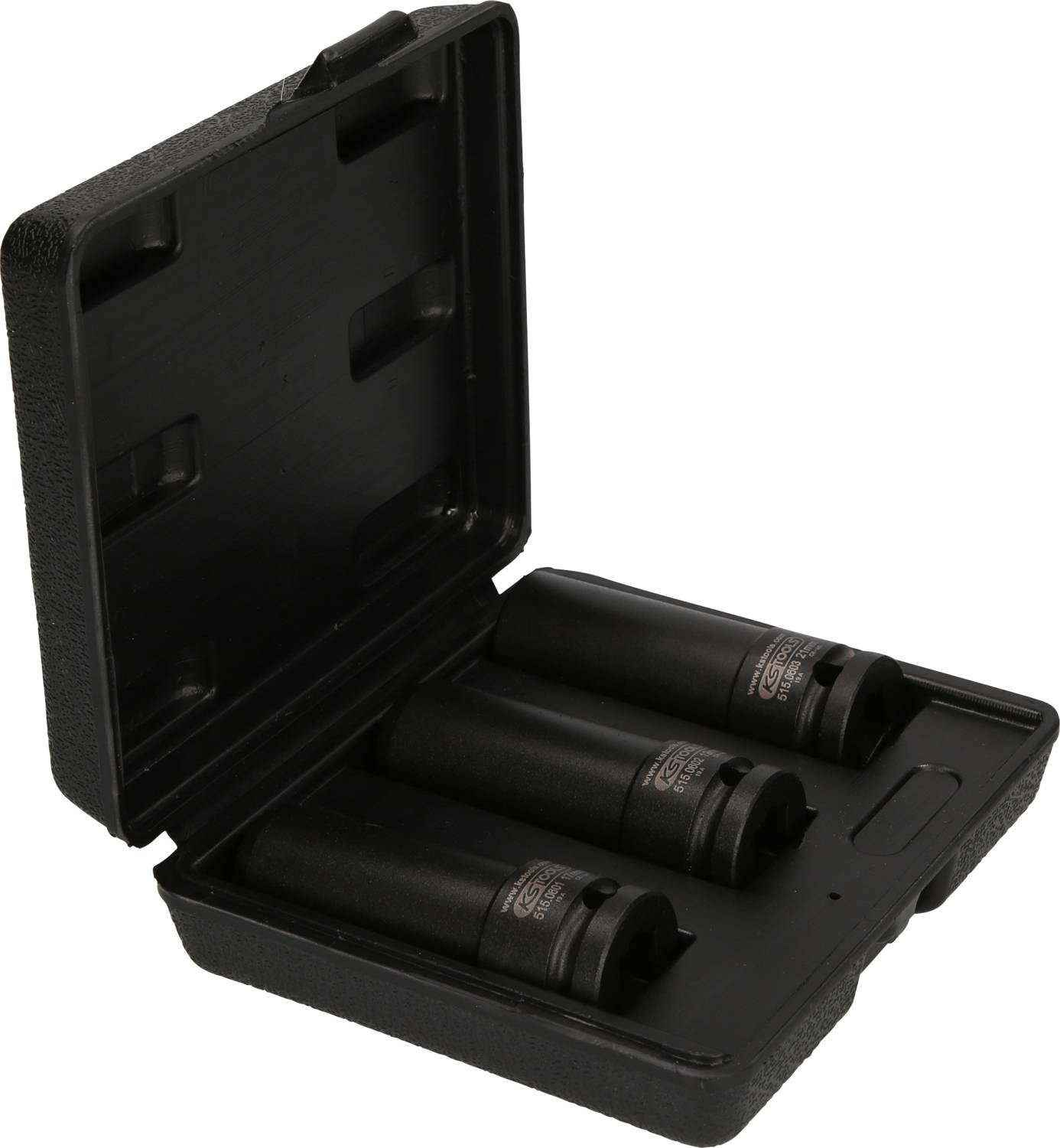 Drei schwarze Stecknüsse in einem offenen schwarzen Etui.