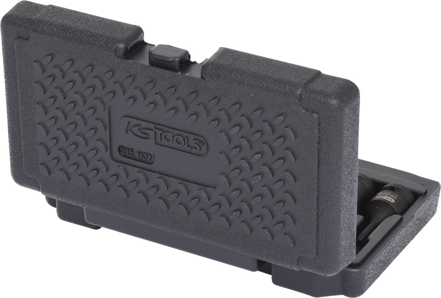 Schwarzer Werkzeugkoffer von KS Tools, geöffnet, zeigt einen Teilinhalt. Rechteckige, robuste Struktur mit strukturiertem Deckel.