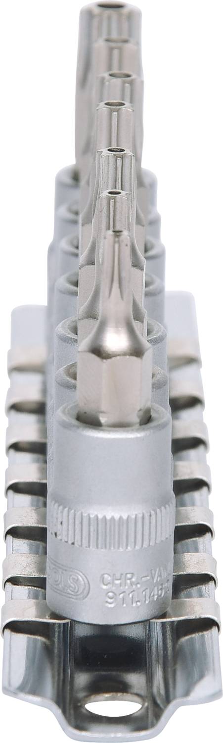 Eine Reihe von Schraubendrehereinsätzen, gestapelt und auf einem Metallhalter befestigt.