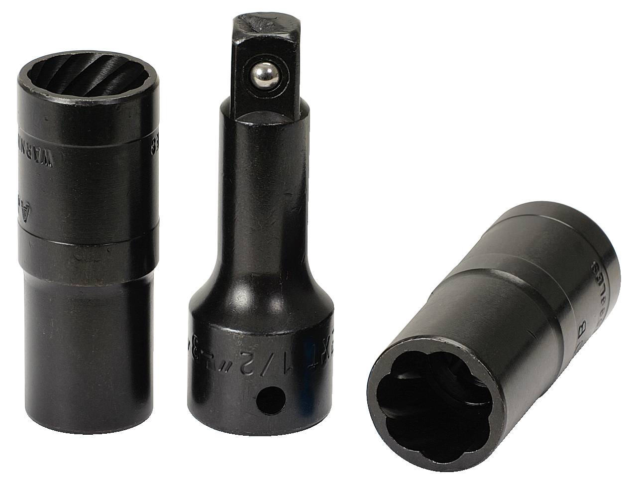 Drei schwarze Steckschlüsseladapter in verschiedenen Ansichten, die als Verbinder zwischen Werkzeugen und Stecknüssen dienen.