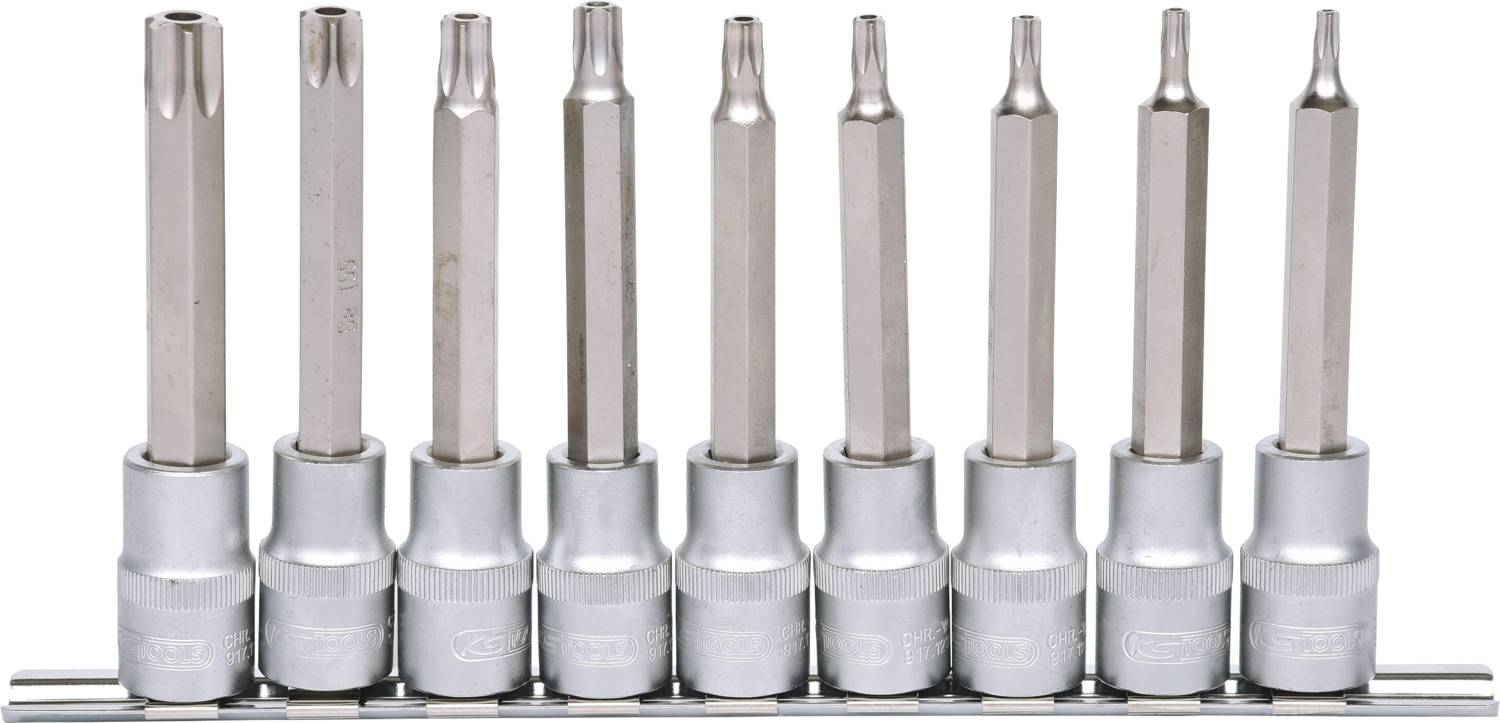 Eine Reihe von neun silbernen Schraubendrehereinsätzen, aufgestellt in einem Metallhalter, variieren in Form und Größe.