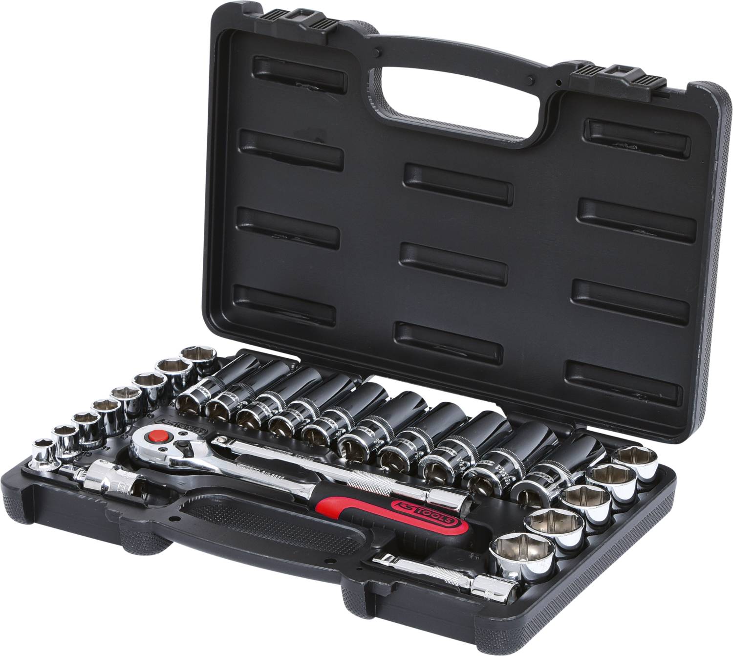 Satz von Stecknüssen und Ratsche in einem schwarzen Koffer. Enthält verschiedene Nussgrößen für Mechanik- oder Heimwerkerarbeiten.