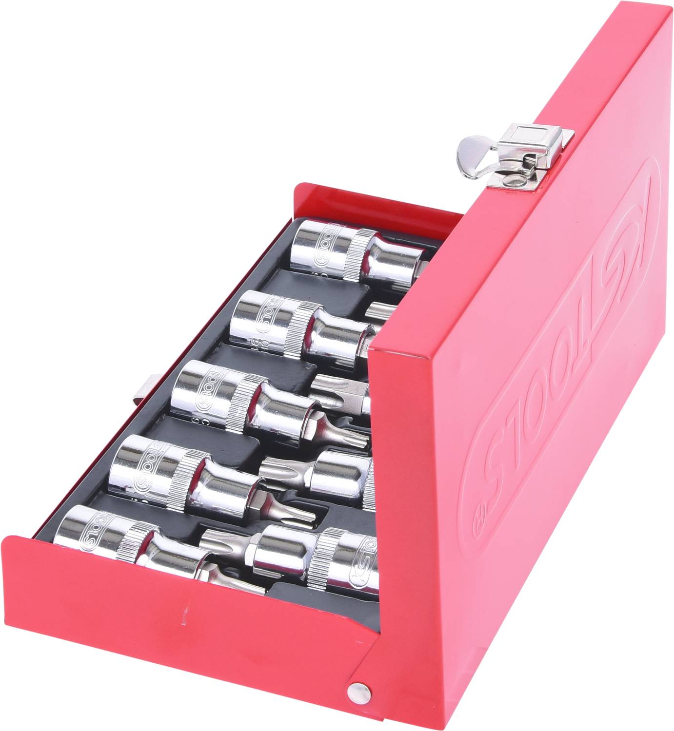 Roter Metallkoffer mit zehn silbernen Steckschlüsseln in verschiedenen Größen, ordentlich aufgereiht.