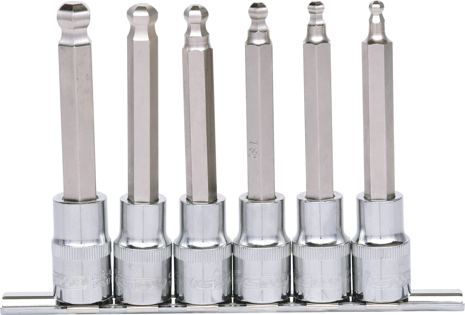 Ein Sechskantschlüssel-Set mit sechs verschiedenen Größen, auf einem metallenen Halter montiert, zur Verwendung bei Schraubarbeiten.