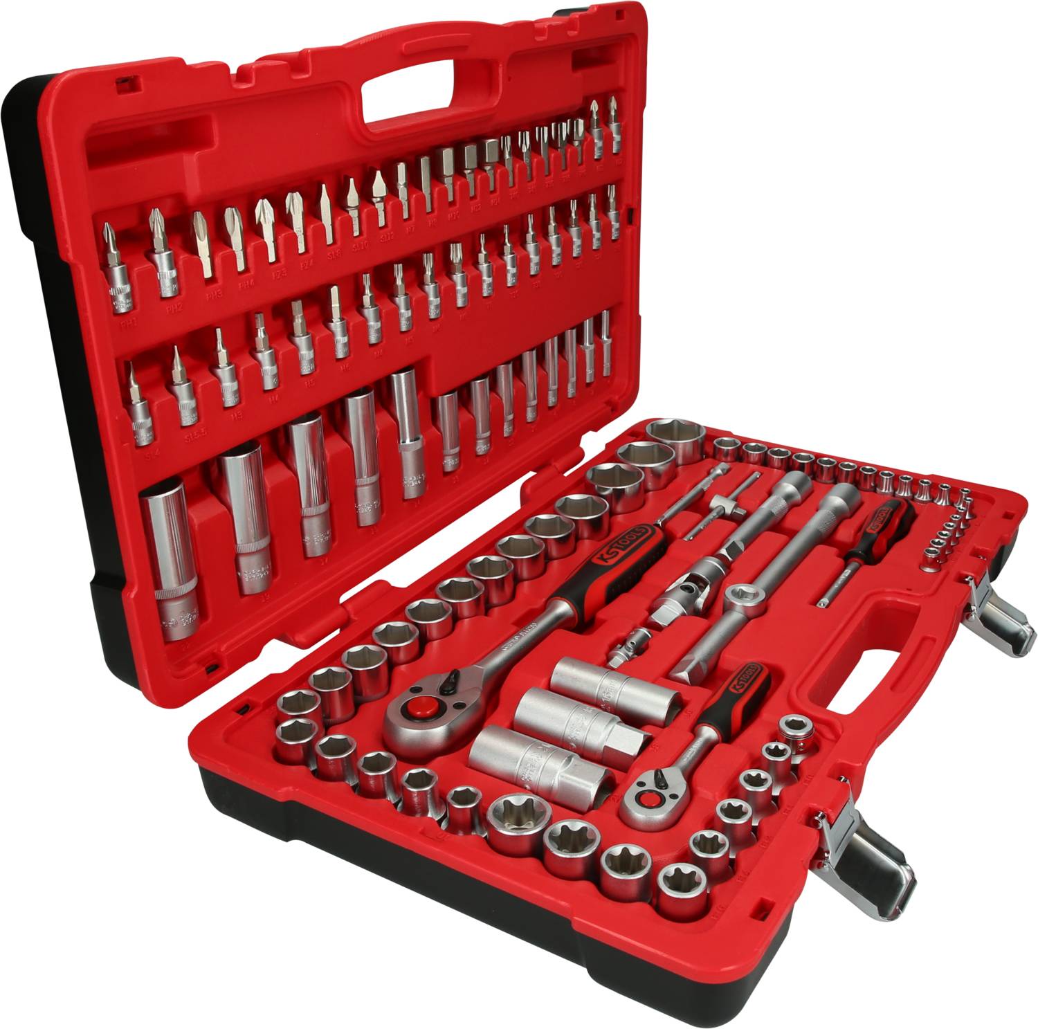 Ein roter Werkzeugkoffer mit verschiedenen Steckschlüsseln, Verlängerungen und Bits in geordneten Reihen. Geeignet für Reparaturen.
