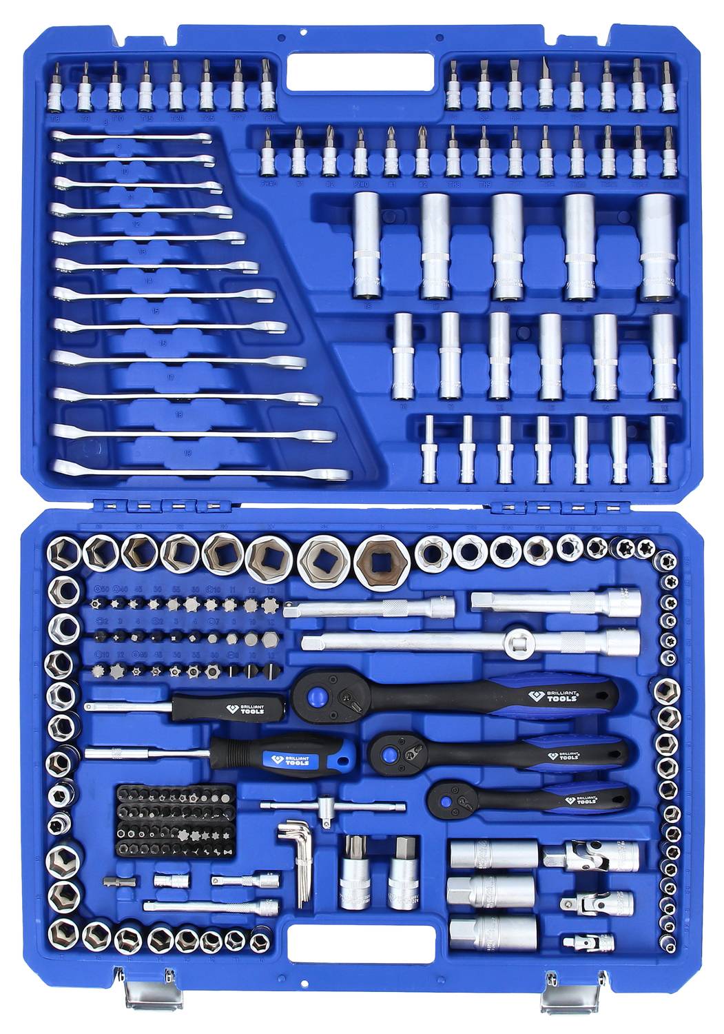 Blauer Werkzeugkoffer mit verschiedenem Werkzeug: Schraubenschlüssel, Bits, Stecknüsse und Ratschen in geordneter Anordnung.