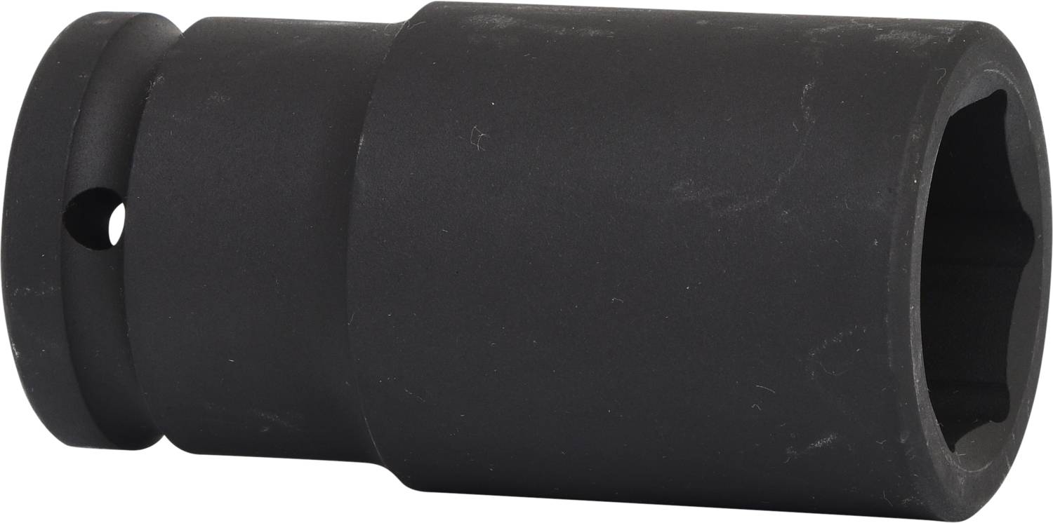 Eine schwarze, zylindrische Metallbuchse mit einer Öffnung an einem Ende und einer kleinen seitlichen Bohrung.