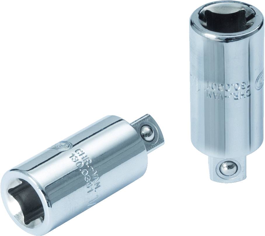 Zwei verchromte Stecknüsse verschiedener Größe, zylindrisch geformt, auf einem weißen Hintergrund.