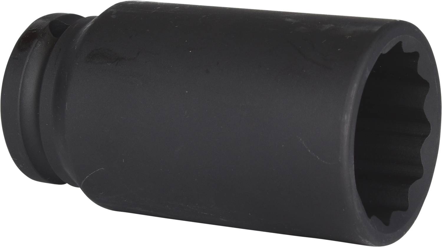 Ein schwarzer Steckschlüsselaufsatz mit geriffeltem Innenraum, verwendet für das Anziehen oder Lösen von Schrauben oder Muttern.