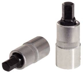 Zwei silberne Steckschlüssel-Aufsätze mit schwarzer Sechskantverbindung, aufrecht und liegend angeordnet vor weißem Hintergrund.