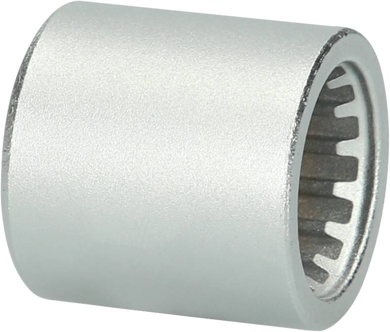 Eine silberne Metallbuchse mit geriffelter Innenseite, die auf einem neutralen Hintergrund liegt. Sie wird zur mechanischen Verbindung verwendet.