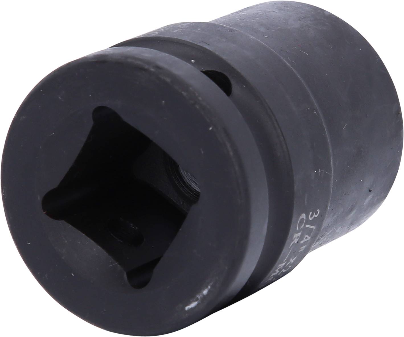 Eine schwarze Stecknuss mit quadratischer Aufnahme, geeignet für Werkzeuge zum Anziehen oder Lösen von Schrauben und Muttern.