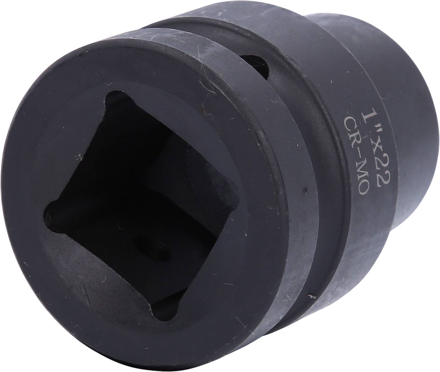 Ein schwarzer Steckschlüssel mit quadratischer Öffnung und der Beschriftung '1''x22 CR-MO', wahrscheinlich aus Chrom-Molybdän-Stahl gefertigt.