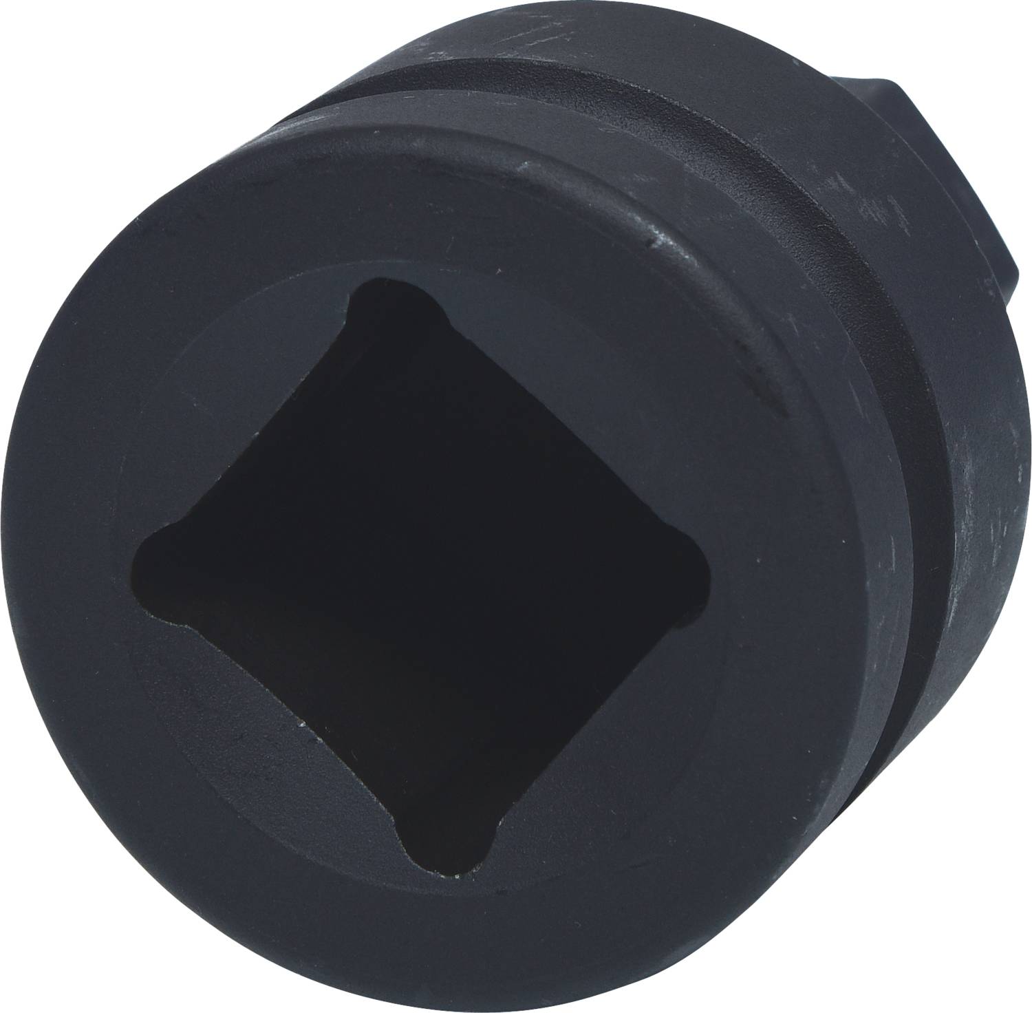 Schwarze, quadratische Steckschlüsselaufnahme für den Einsatz mit Druckluftschraubern oder Drehmomentschlüsseln.