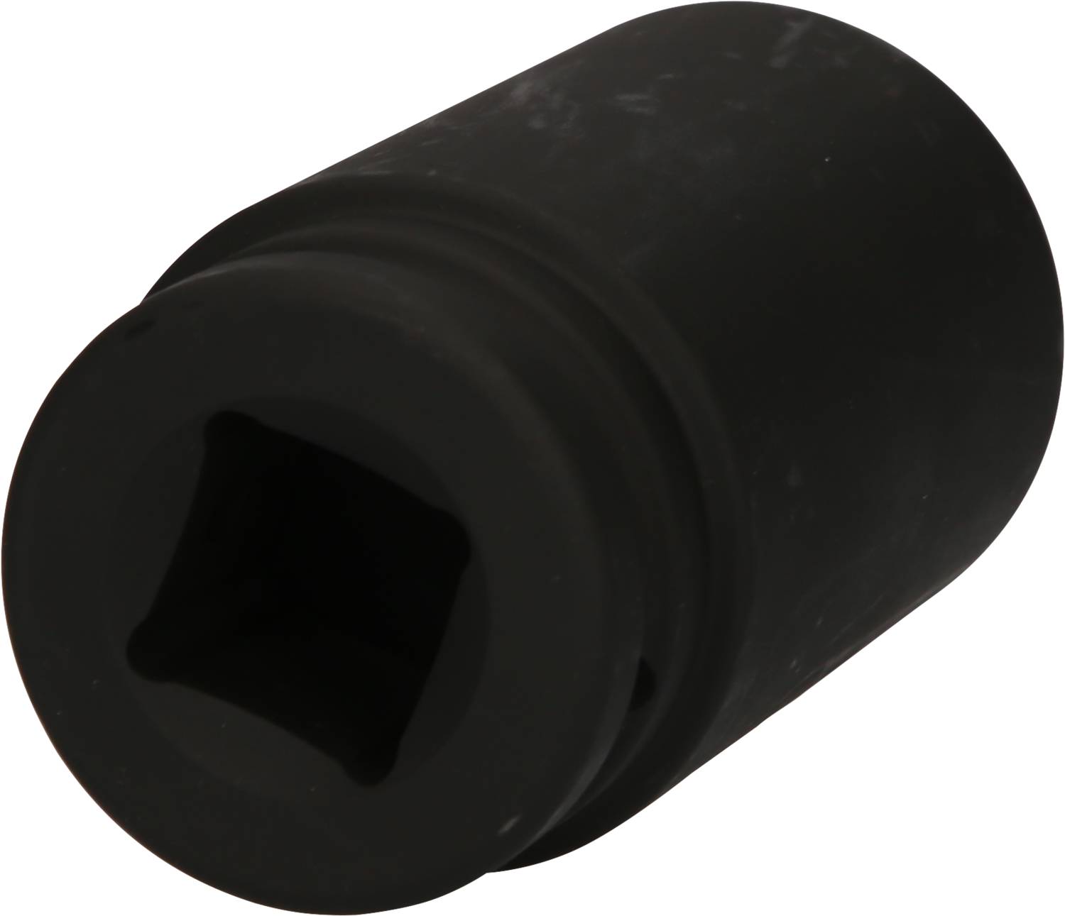 Schwarze Stecknuss für Schraubendreher, zylindrische Form, quadratische Öffnung an einem Ende. Geeignet für mechanische Arbeiten.