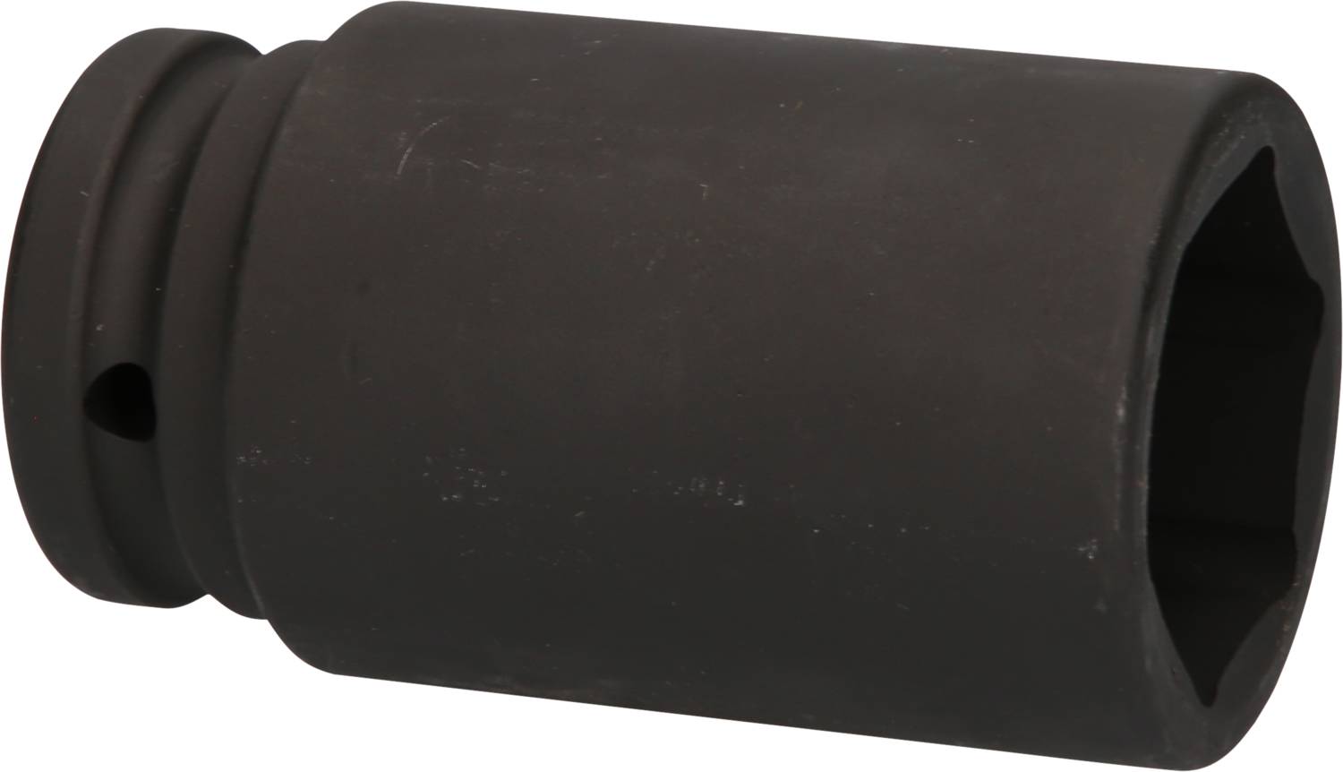 Ein schwarzer Steckschlüssel aus Metall, zylindrisch geformt, geeignet für den Einsatz in schweren Maschinen oder Fahrzeugen.