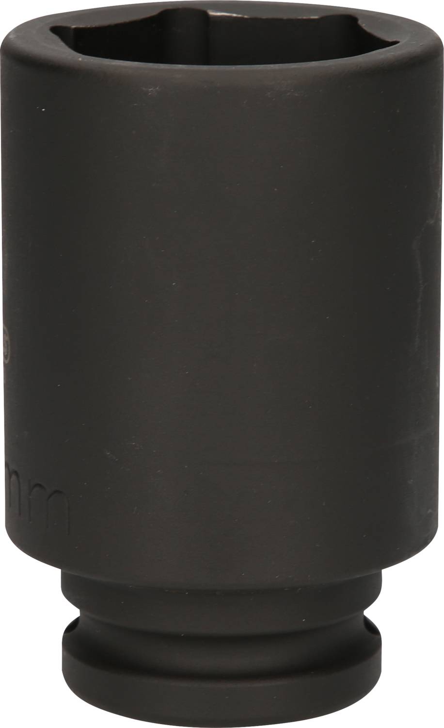 Eine schwarze Stecknuss aus Metall mit zylindrischer Form, verwendet für Schraubarbeiten in Werkstätten oder bei Reparaturen.