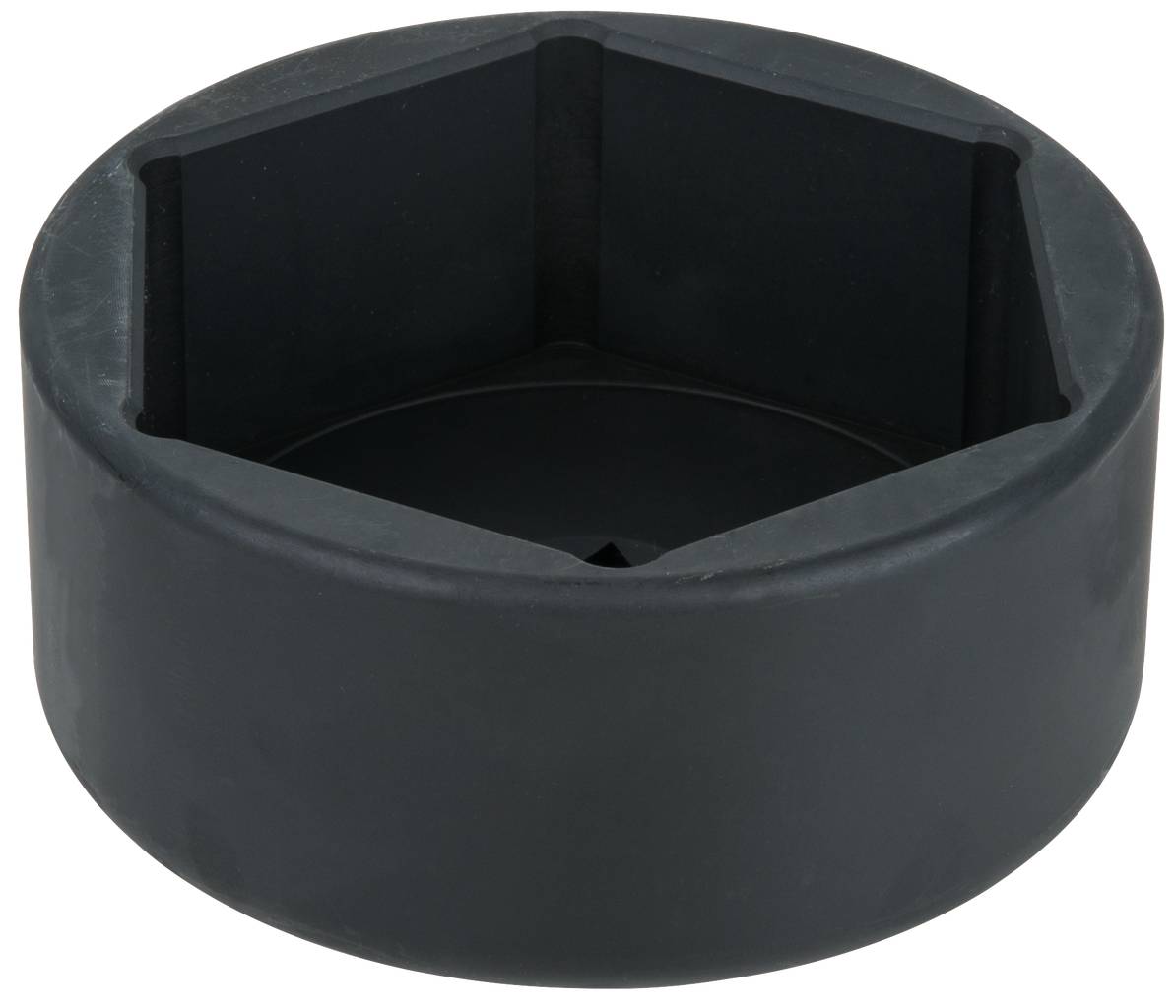 Schwarze, sechseckige Metallbuchse, möglicherweise ein Werkzeugaufsatz oder Teil einer Maschine.