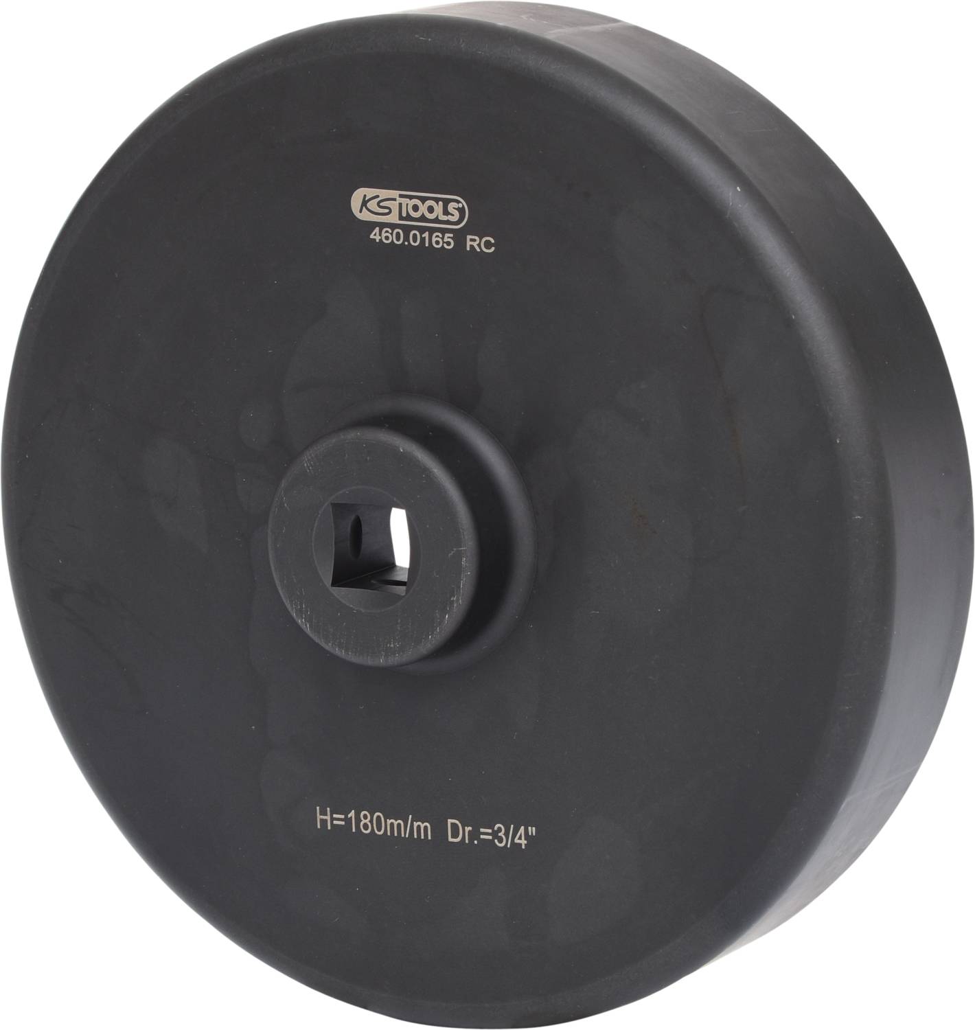 Ein schwarzes rundes Werkzeug mit einer quadratischen Öffnung in der Mitte, beschriftet mit 'KS TOOLS 460.0165 RC'.