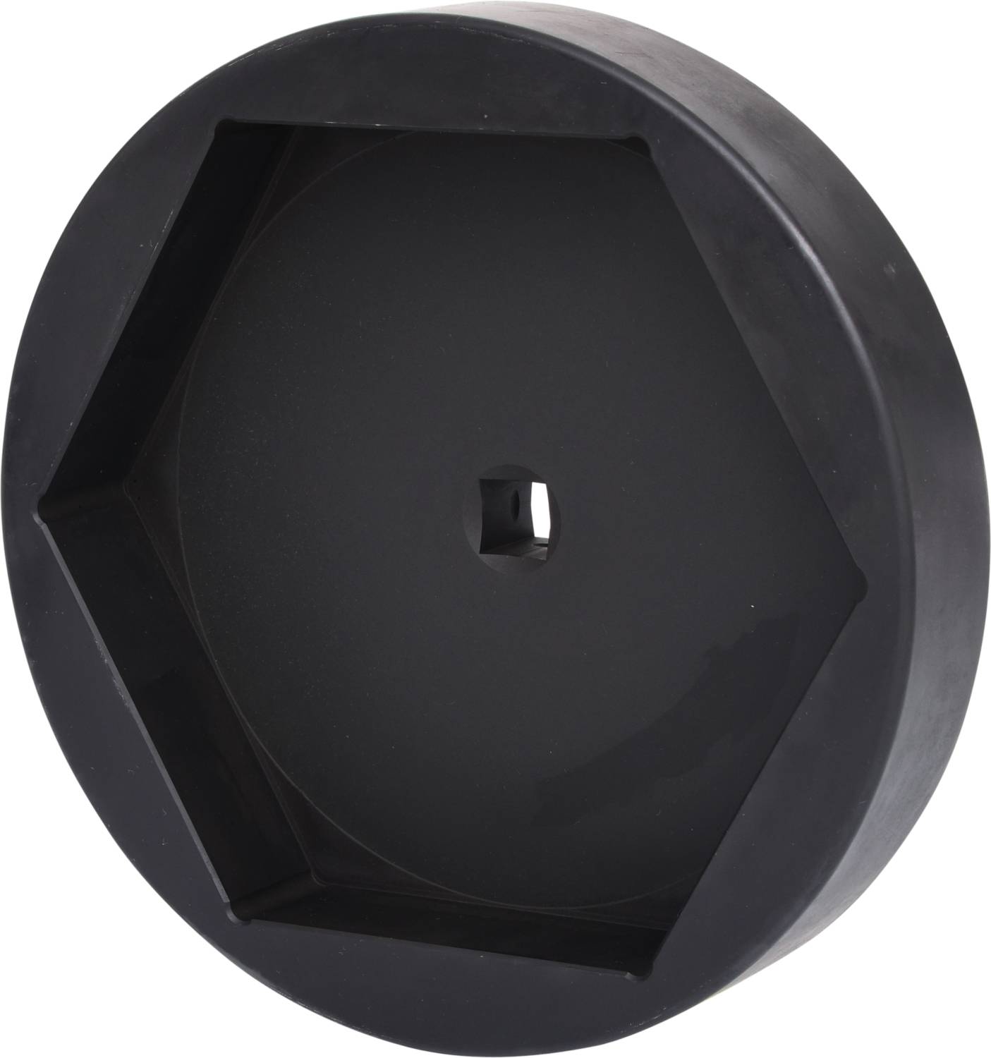 Eine schwarze, sechseckige Abdeckung mit einem kleinen quadratischen Loch in der Mitte. Sie wird für Schutz- oder Abdeckzwecke verwendet.