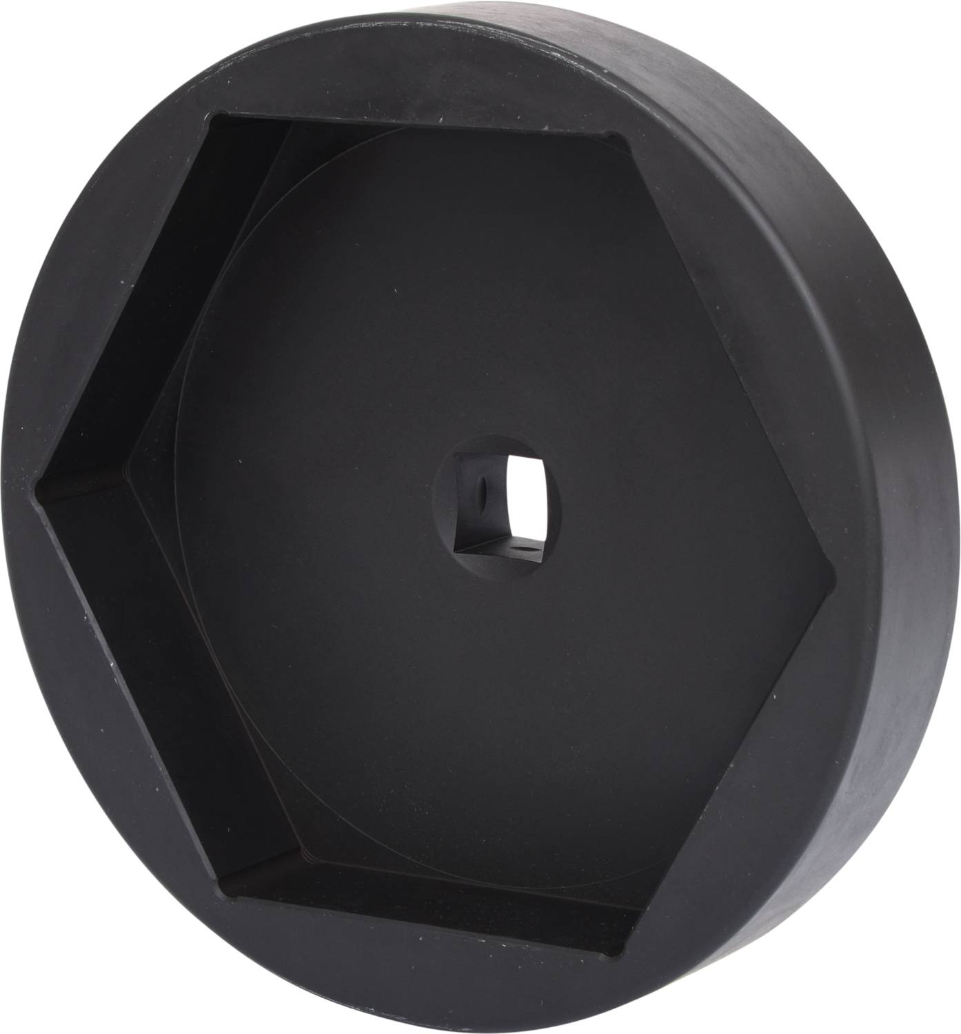 Schwarzes, sechseckiges Metallwerkzeug mit quadratischer Aussparung in der Mitte. Könnte als Adapter oder Schlüssel dienen.