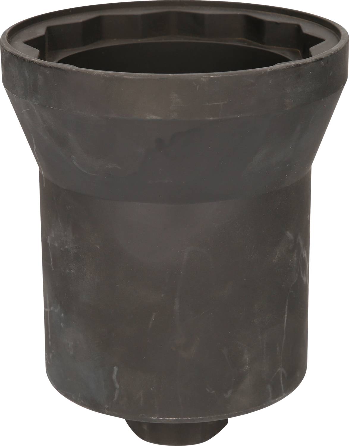 Ein schwarzes, zylindrisches Kunststoffteil mit einer breiteren Öffnung oben, möglicherweise ein Adapter oder Anschluss für Rohre.