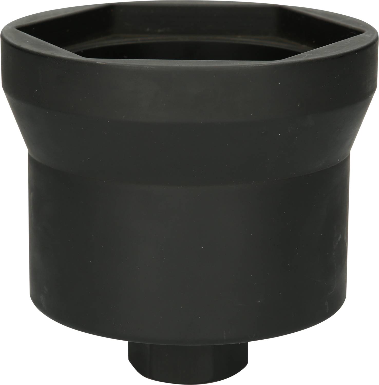 Schwarzer Kunststoffadapter, zylindrische Form mit innerer Sechskantöffnung, wahrscheinlich für Rohr- oder Schlauchsysteme.