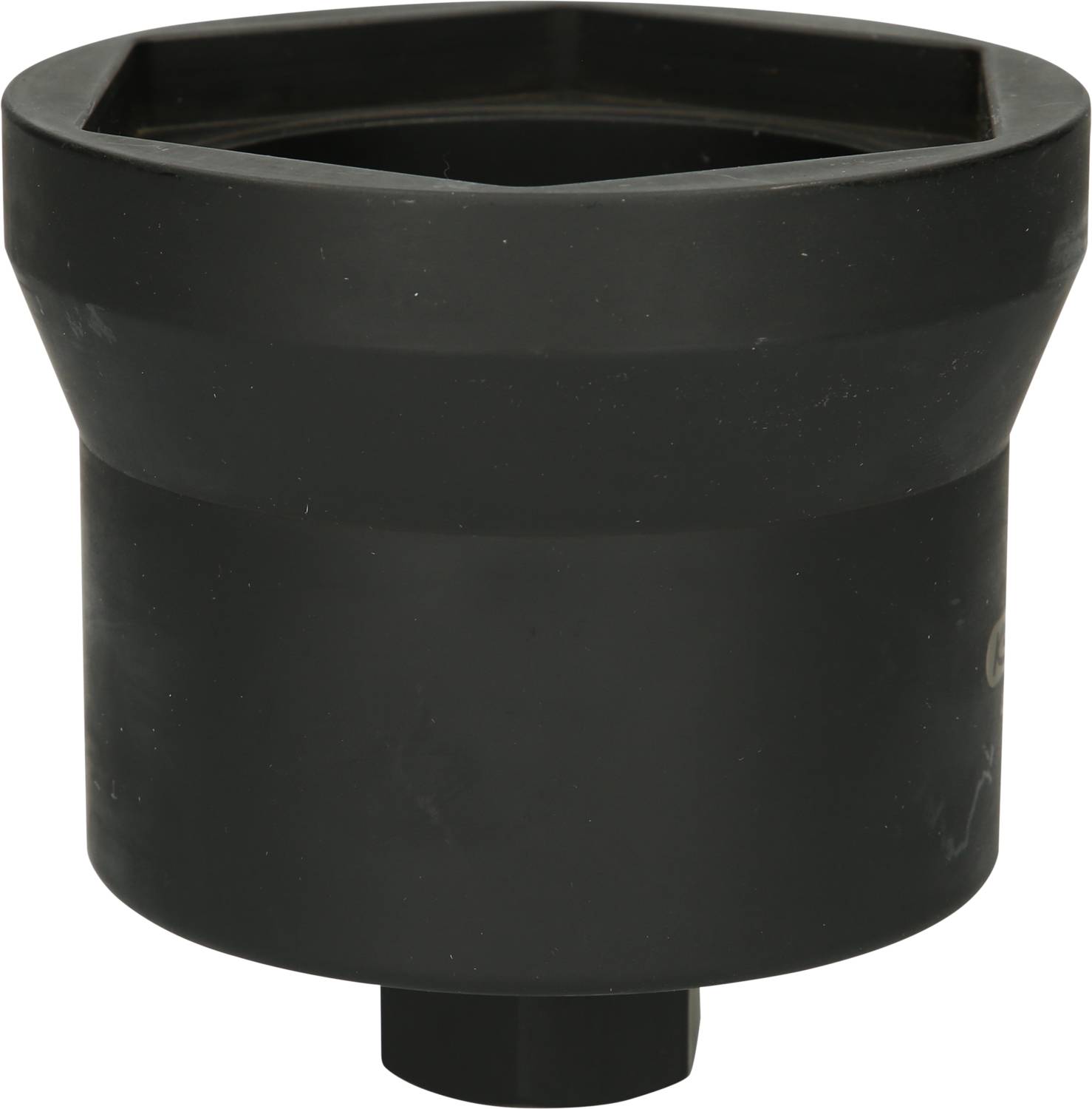 Schwarze, runde Stecknuss mit sechseckiger Öffnung, verwendet für mechanische Arbeiten wie die Befestigung von Schrauben und Muttern.