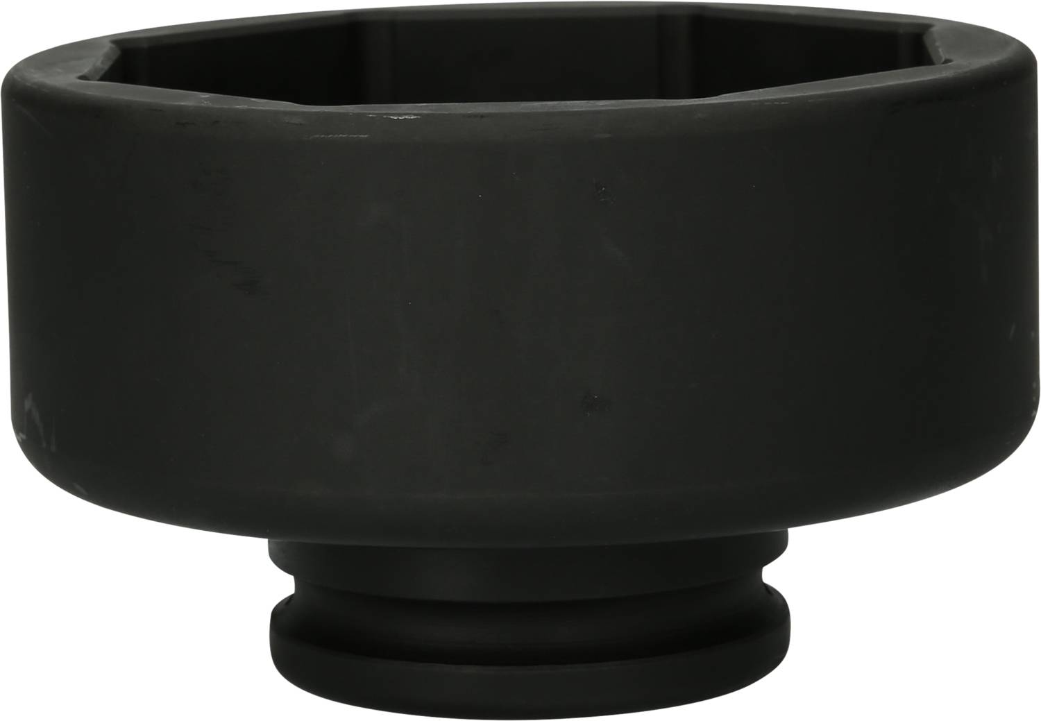 Ein schwarzes, zylindrisches Objekt mit breiter Oberseite und schmalerer Unterseite, möglicherweise ein Adapter oder Anschlussstück.
