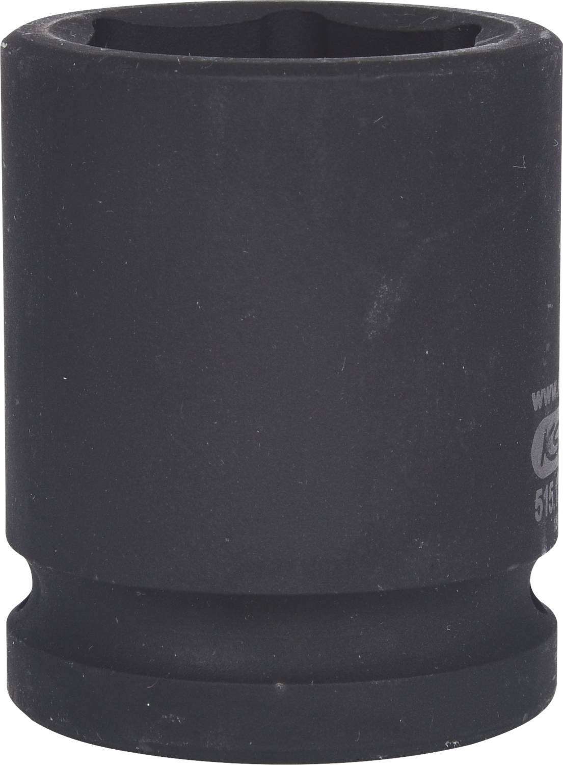 Eine schwarze Stecknuss aus Metall, zylindrisch mit einem sechseckigen Öffnungsmuster, häufig in der Mechanik verwendet.