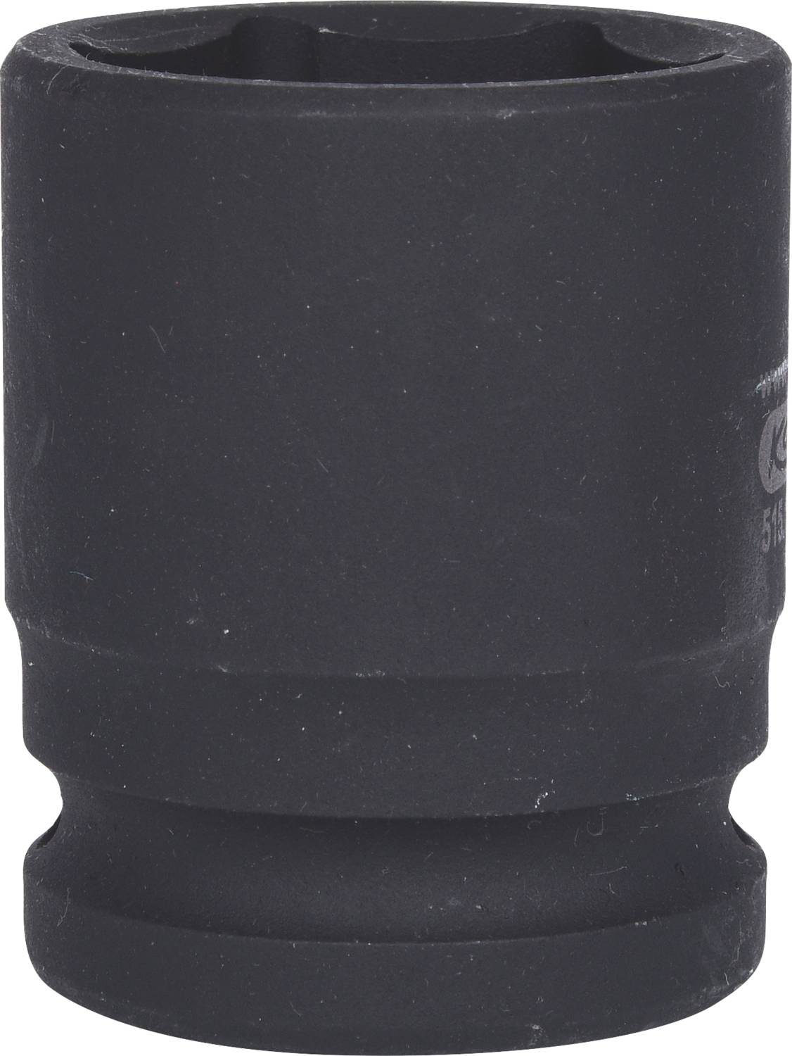 Eine schwarze Stecknuss, zylinderförmig, aus Metall, für den Einsatz mit einem Steckschlüsselsystem.
